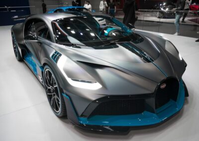 bugatti-divo-brand-new-2020-mid-engine-track-sports-car-dubai-motor-show