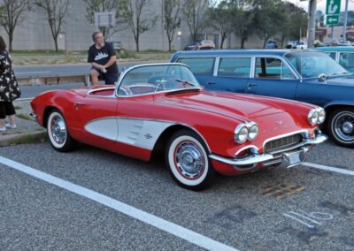 classic-1961-or-1962-red-and-white-chevrolet-corvette-convertible-front-side-view_t20_R0BQea